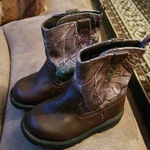 Boys boots